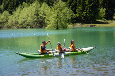 Aqua Marina 15’7″ BETTA-475 Recreational Inflatable Kayak on lake